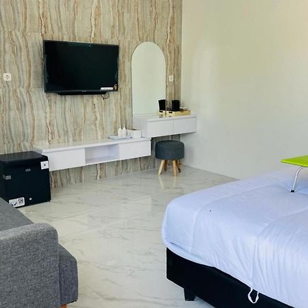 Urbanview Hotel Nimara Ngawi By Reddoorz Εξωτερικό φωτογραφία