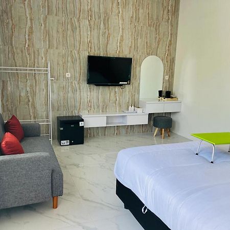 Urbanview Hotel Nimara Ngawi By Reddoorz Εξωτερικό φωτογραφία