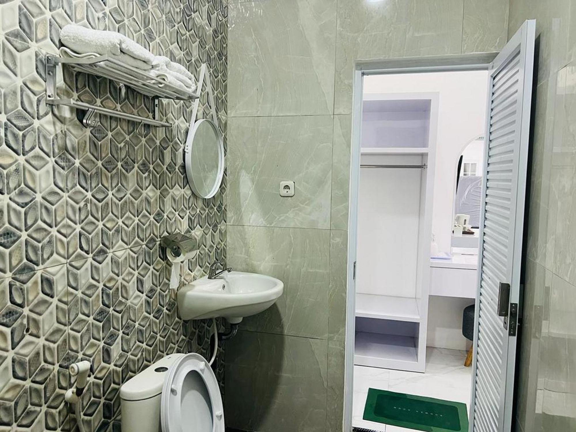 Urbanview Hotel Nimara Ngawi By Reddoorz Εξωτερικό φωτογραφία