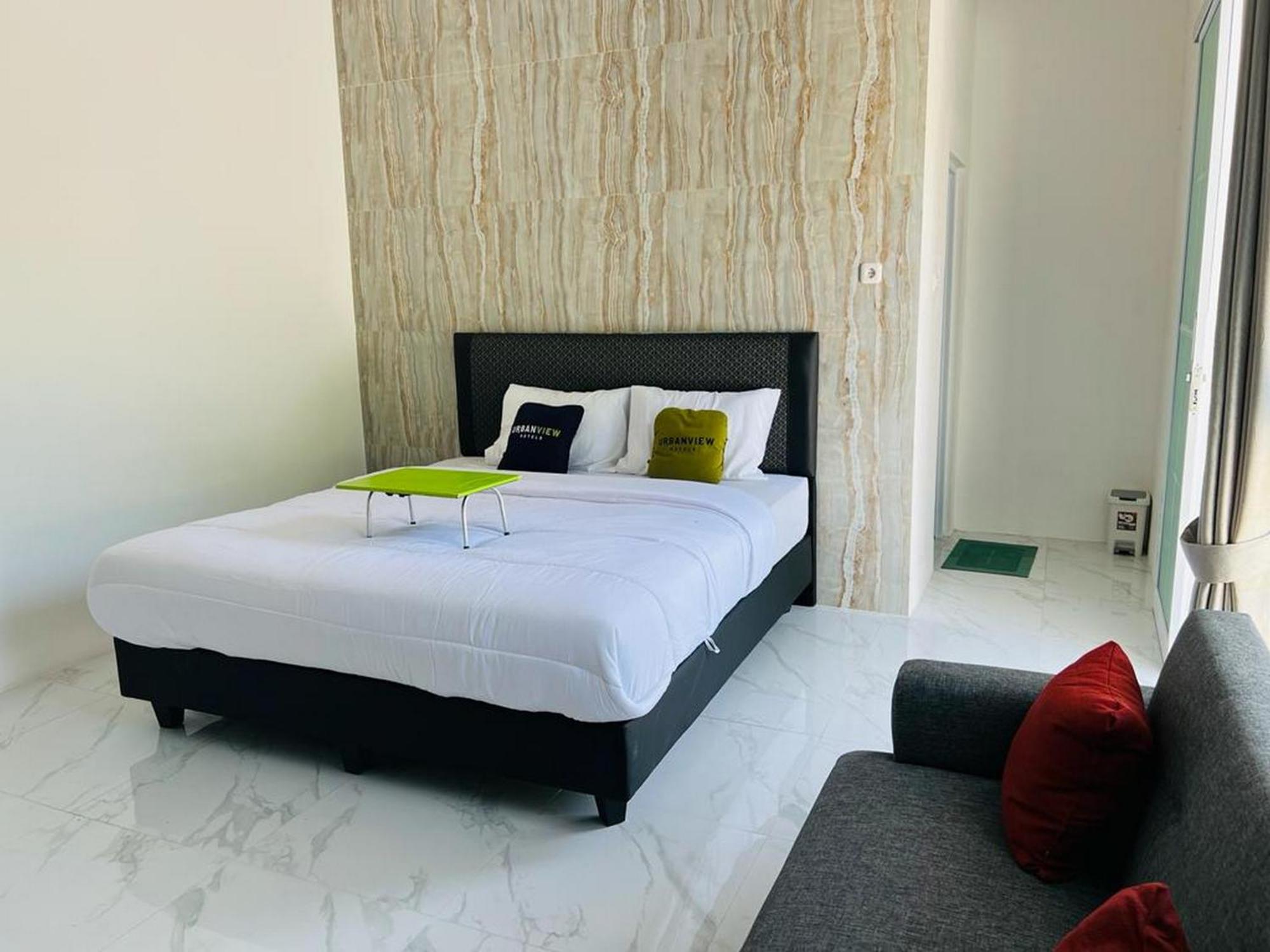 Urbanview Hotel Nimara Ngawi By Reddoorz Εξωτερικό φωτογραφία