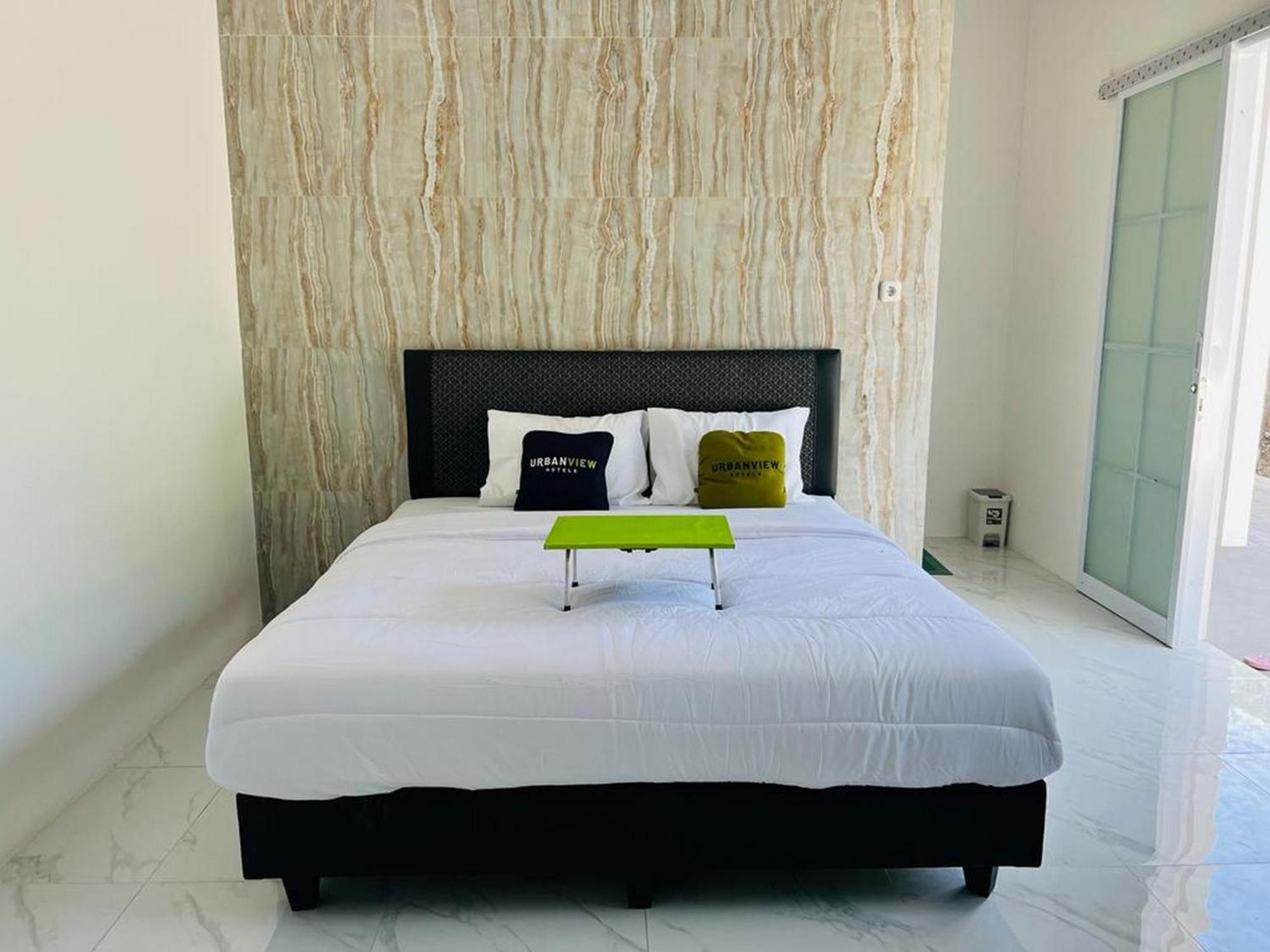 Urbanview Hotel Nimara Ngawi By Reddoorz Εξωτερικό φωτογραφία