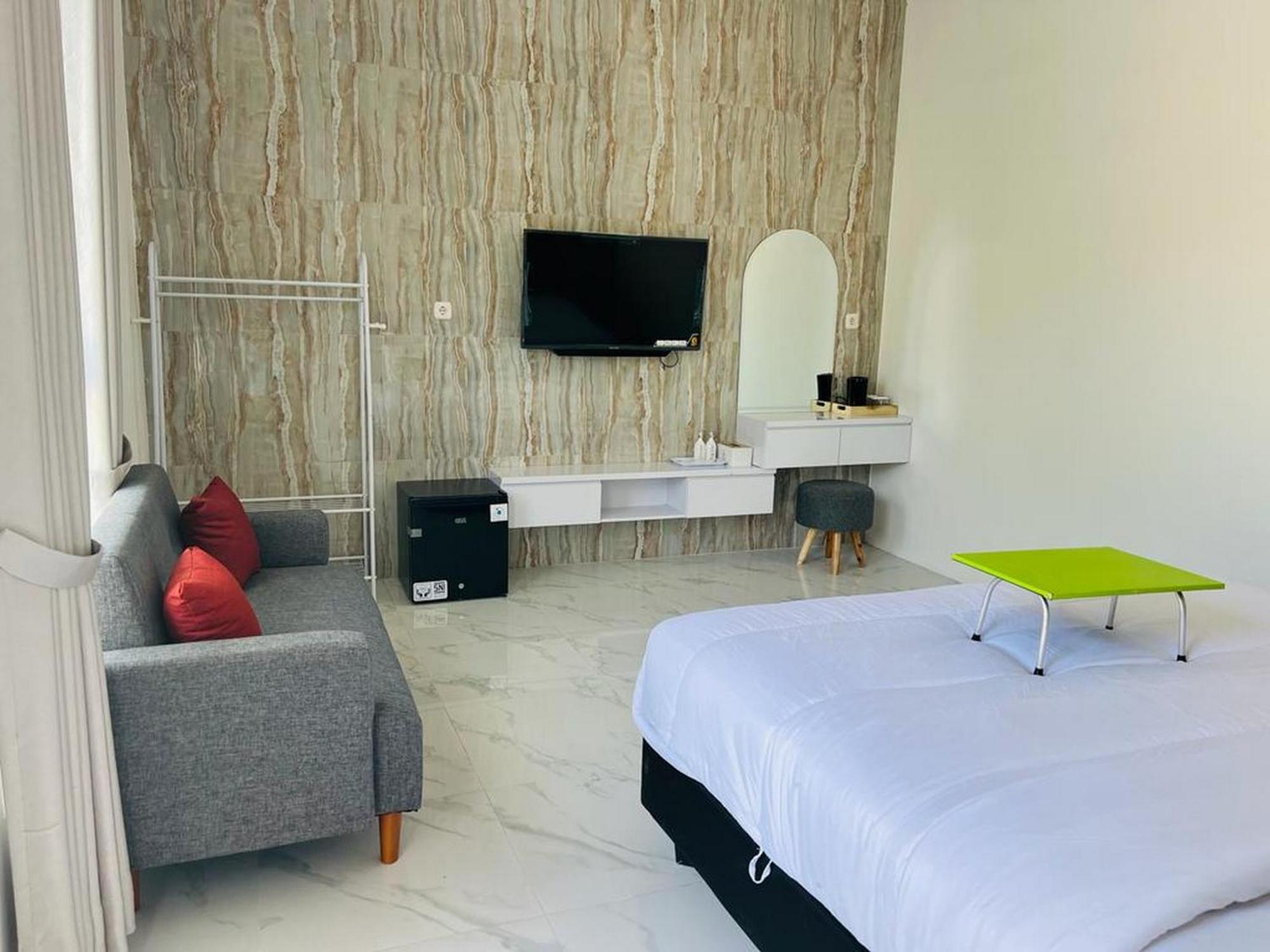 Urbanview Hotel Nimara Ngawi By Reddoorz Εξωτερικό φωτογραφία