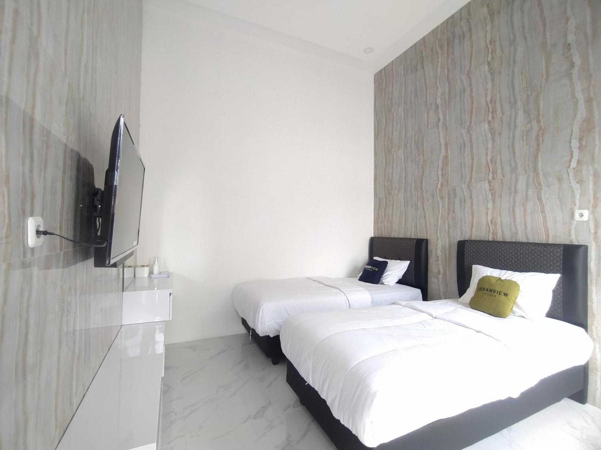 Urbanview Hotel Nimara Ngawi By Reddoorz Εξωτερικό φωτογραφία