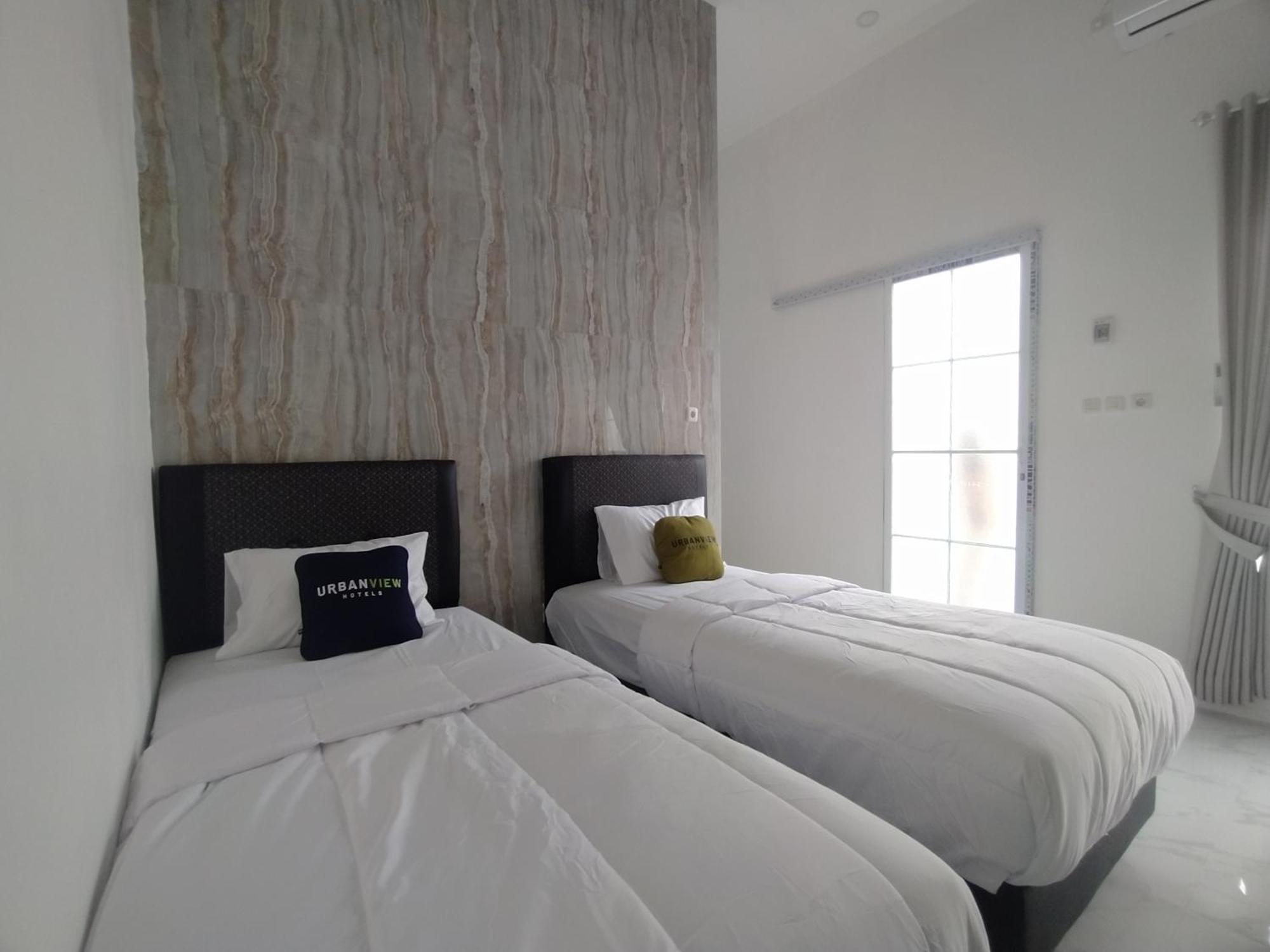 Urbanview Hotel Nimara Ngawi By Reddoorz Εξωτερικό φωτογραφία