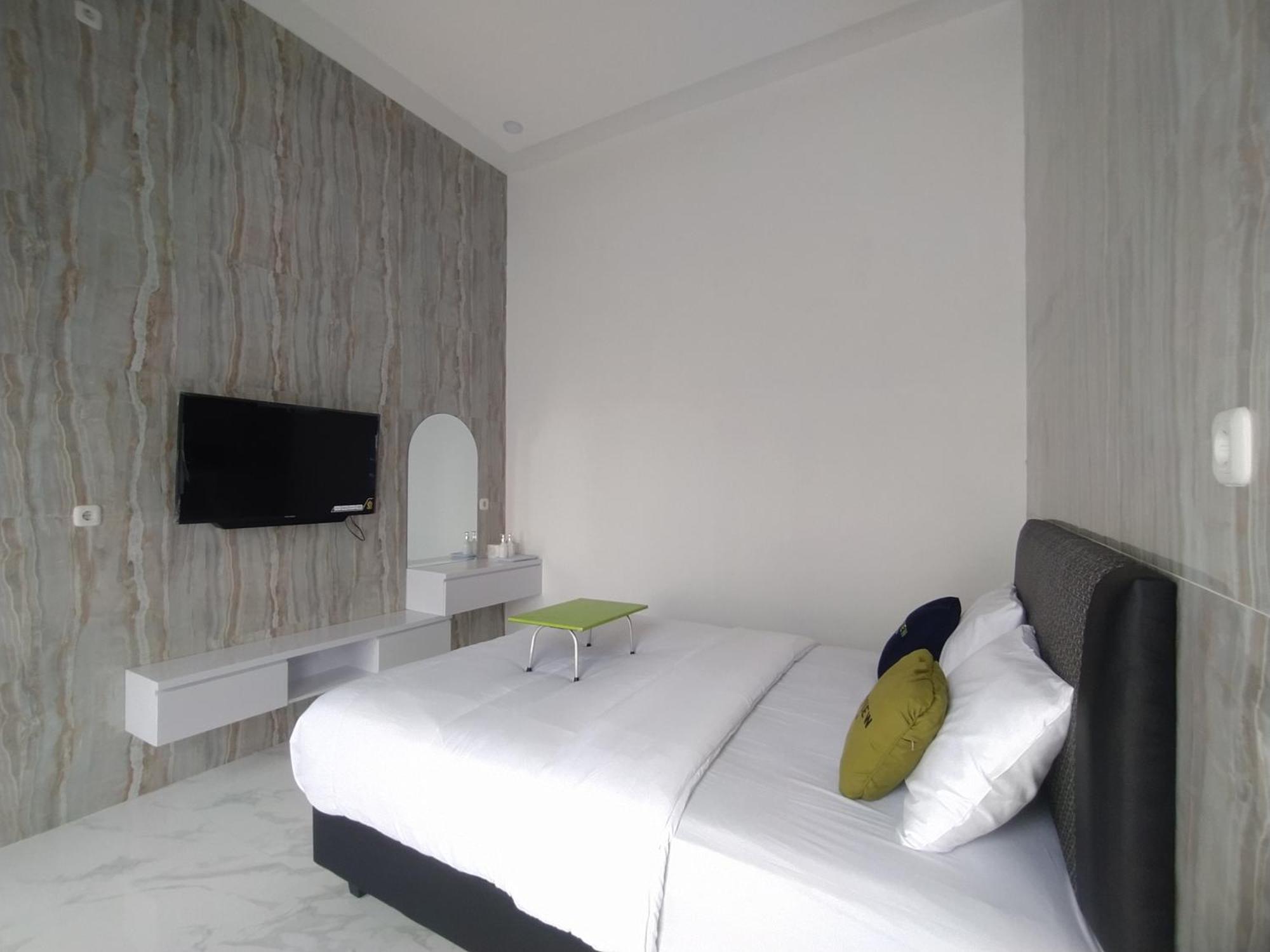 Urbanview Hotel Nimara Ngawi By Reddoorz Εξωτερικό φωτογραφία