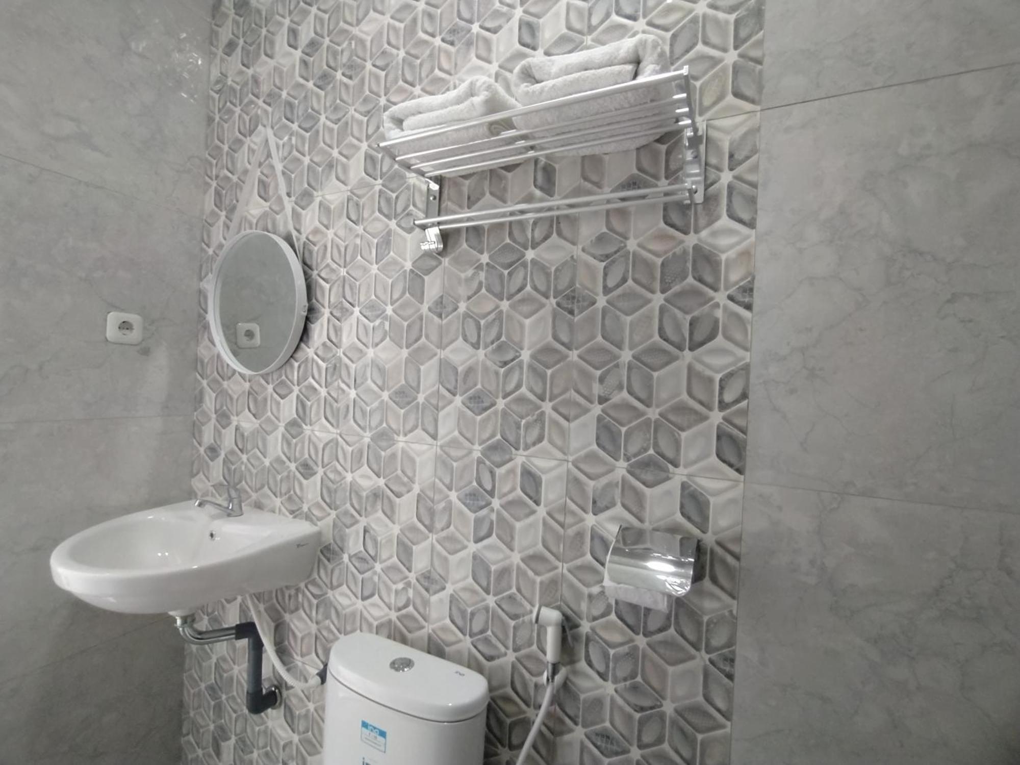Urbanview Hotel Nimara Ngawi By Reddoorz Εξωτερικό φωτογραφία