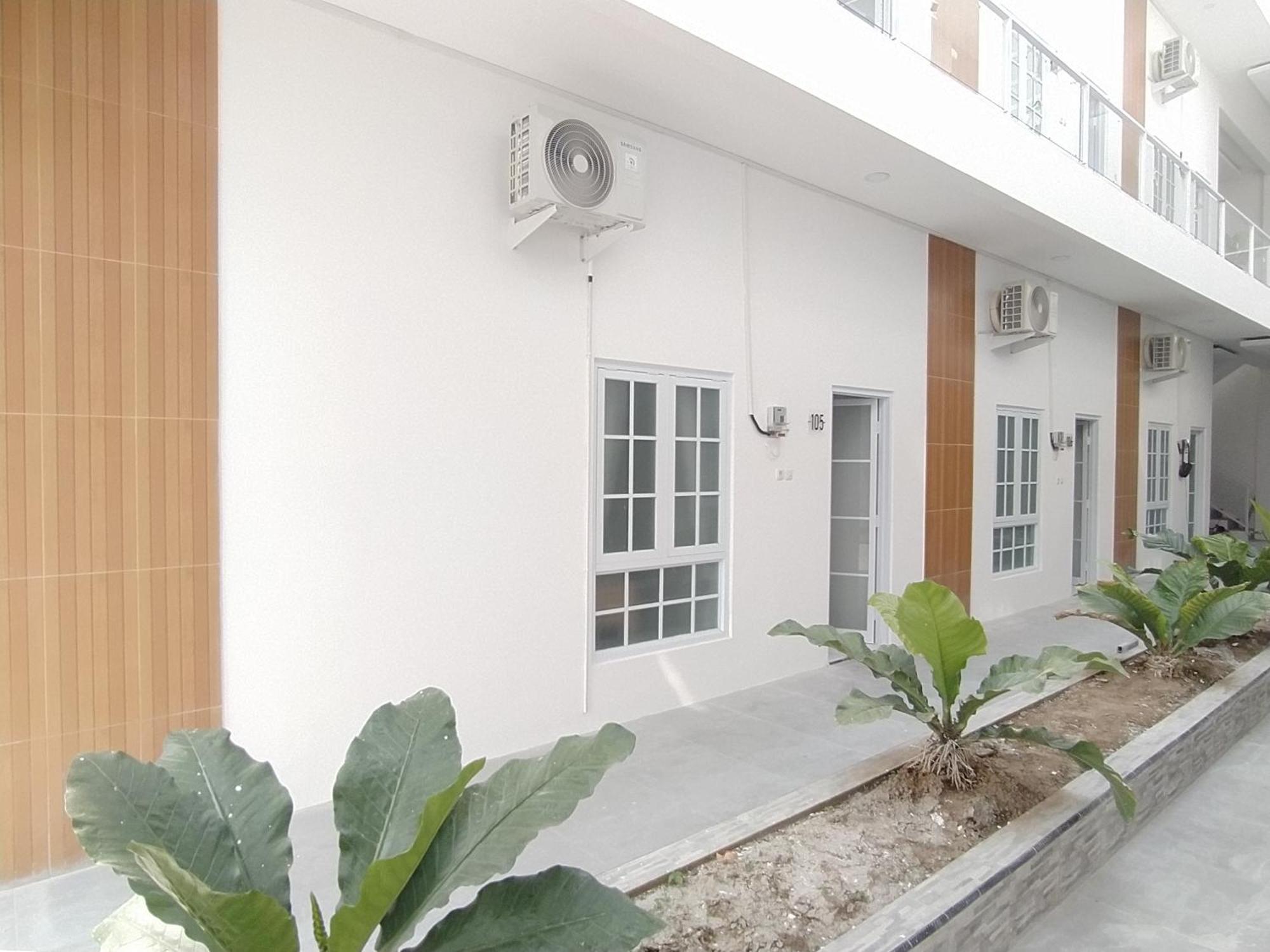 Urbanview Hotel Nimara Ngawi By Reddoorz Εξωτερικό φωτογραφία