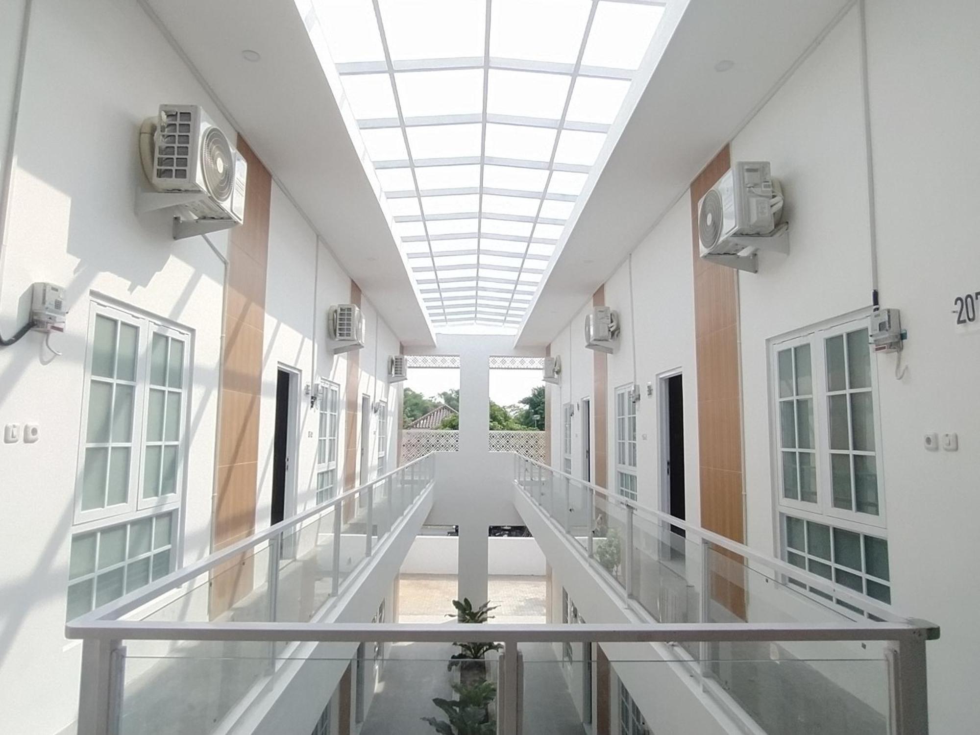 Urbanview Hotel Nimara Ngawi By Reddoorz Εξωτερικό φωτογραφία