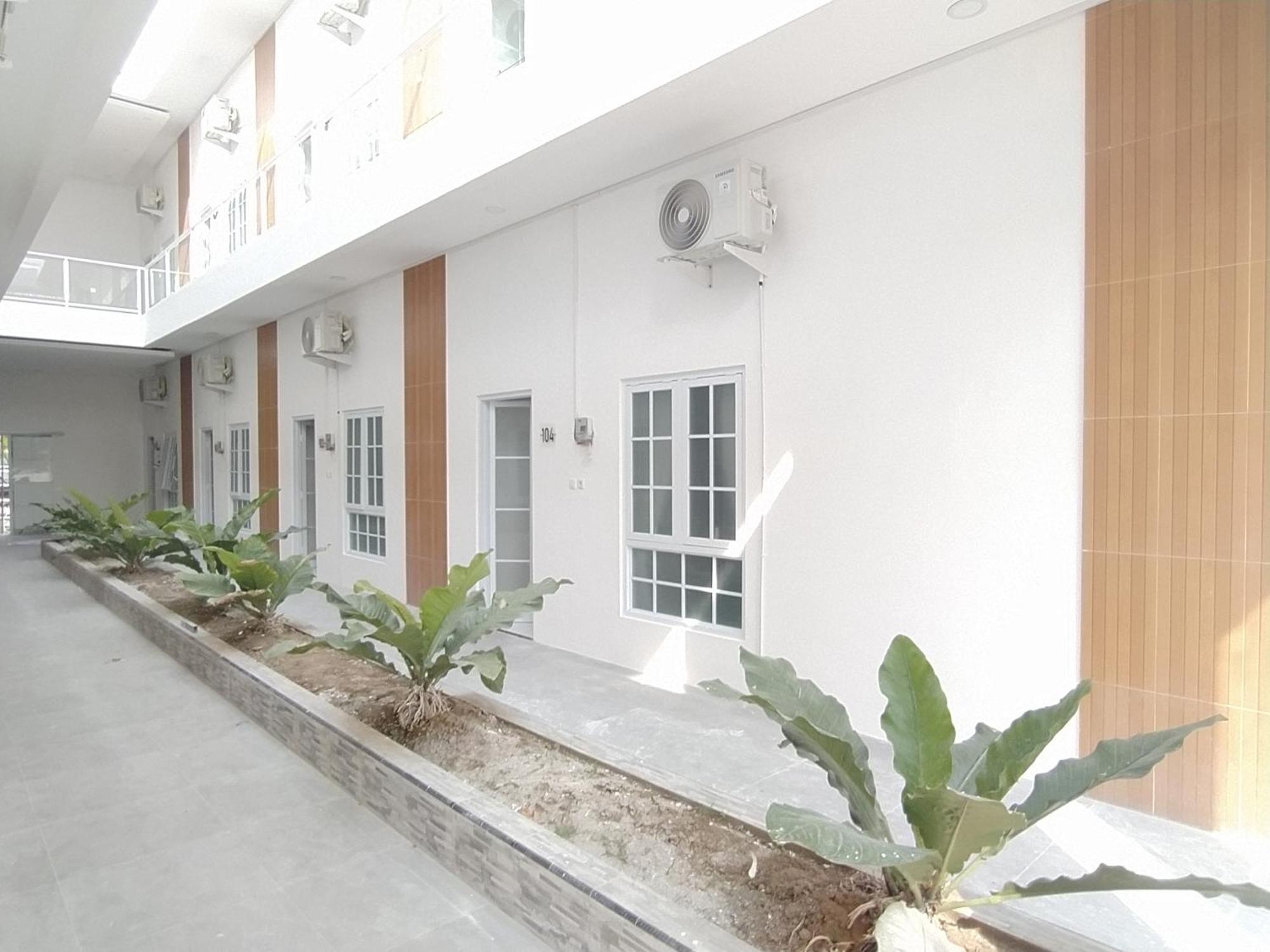 Urbanview Hotel Nimara Ngawi By Reddoorz Εξωτερικό φωτογραφία